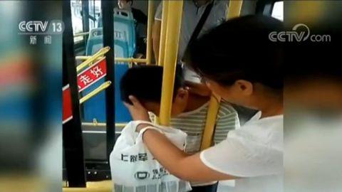 西安一男子坐窗边欲跳楼？当地回应西安一男子坐在窗边欲跳楼轻生，当地相关部门迅速采取行动进行救援。接到报警后，公安、消防等部门立即赶到现场展开紧急救援工作。经过多方努力，成功将男子救下，避免了悲剧的发生。