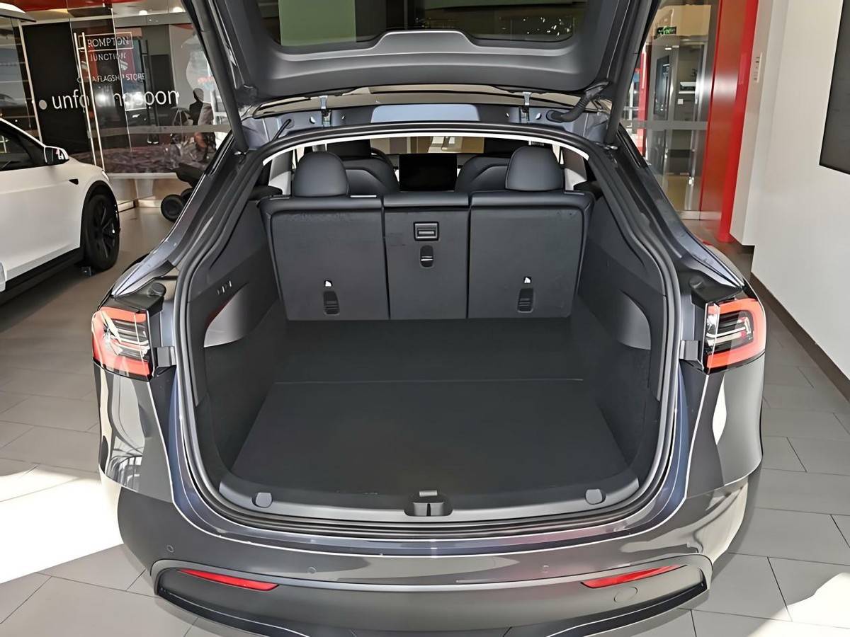 特斯拉6座Model Y L性价比如何特斯拉六座Model Y L性价比深度解析